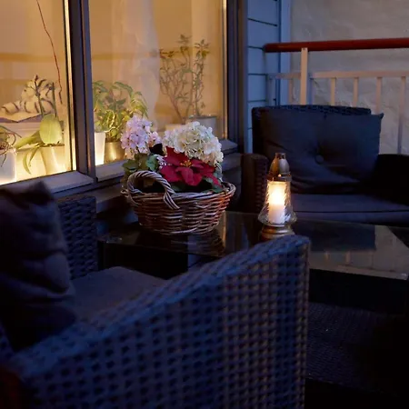 Homestay And Cozy Next To S